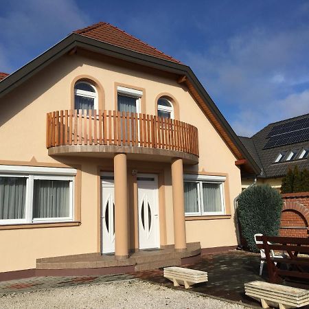 Gitta Apartman Бюк Экстерьер фото