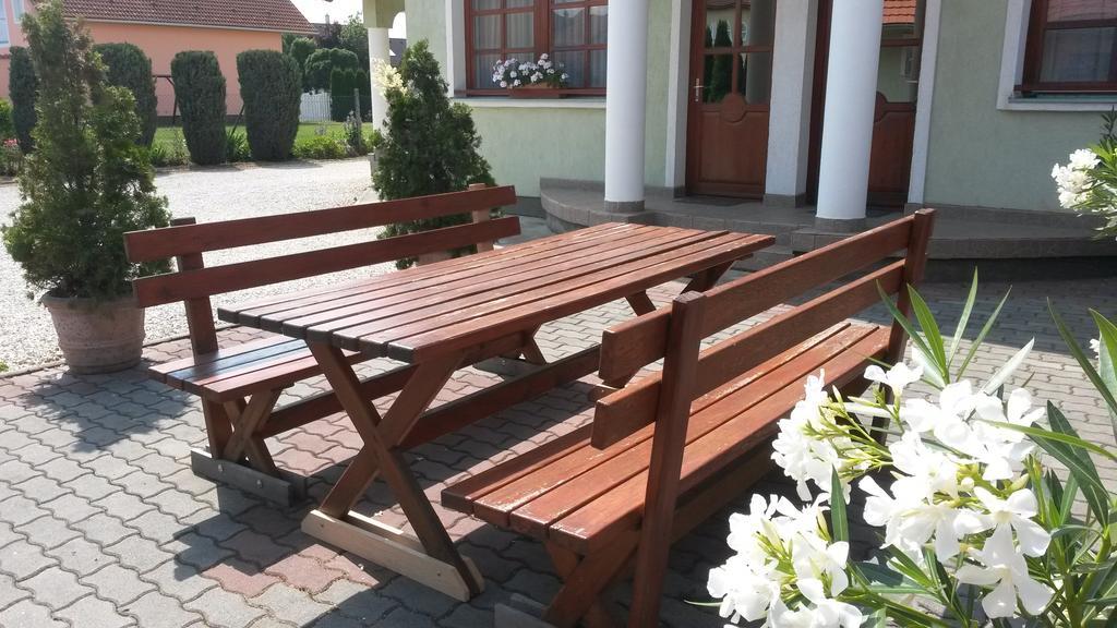 Gitta Apartman Бюк Экстерьер фото
